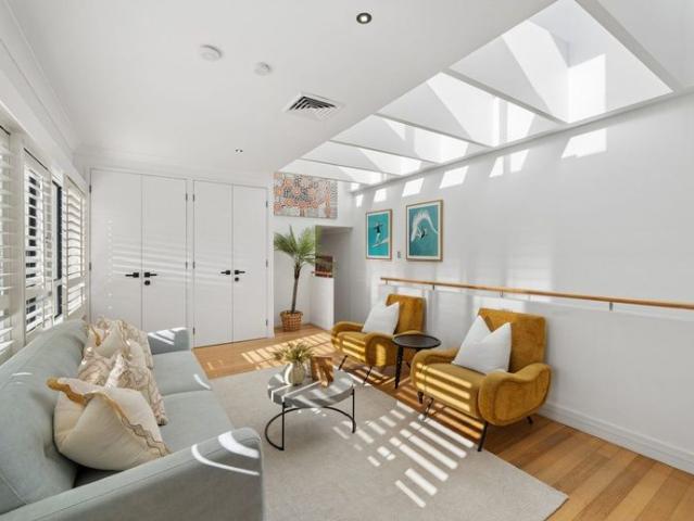 Luxury Beachside Villa in Prestigious Seaside Avenue