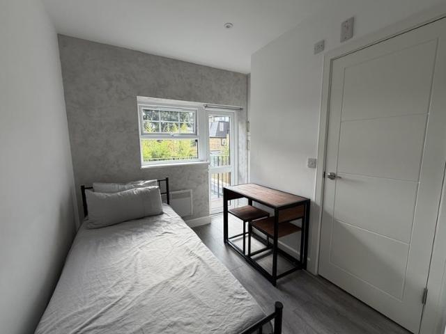 Luxury Bedroom with Balcony & En Suite N16