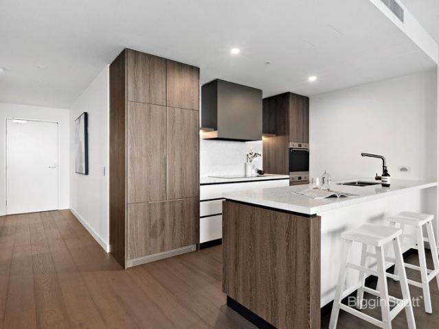 LUXURY BRAND NEW APARTMENT IN WORLD CLASS SETTING