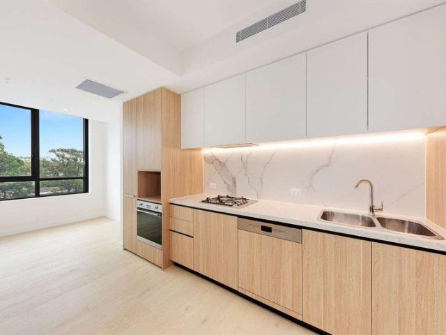 Luxury Brand New Spacious One Bedroom plus Study Apartment