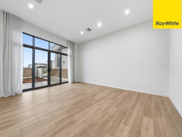Luxury Brand New 3 Bedroom Ensuite Townhouse