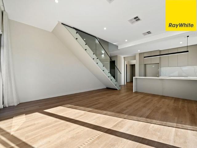 Luxury Brand New 4 Bedroom Ensuite Townhouse