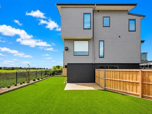 Luxury Golf Course Living in The Sands Estate