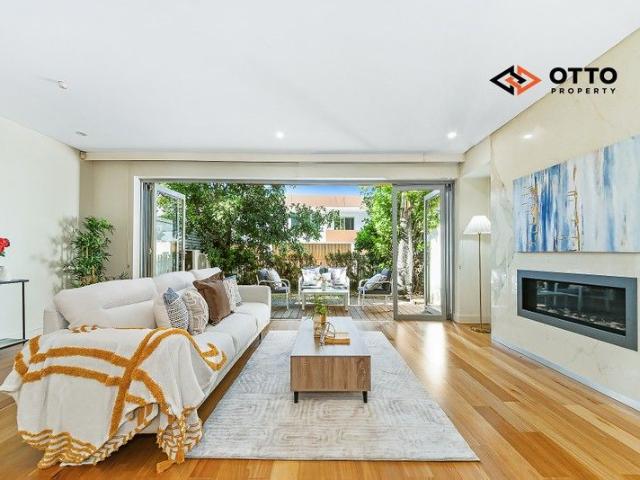 Luxury Golfside Living in Prestigious Fairway Residences