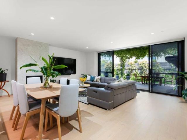 Luxury Garden Residence in Prestigious Larnook – Designer Living in the Heart of Armadale
