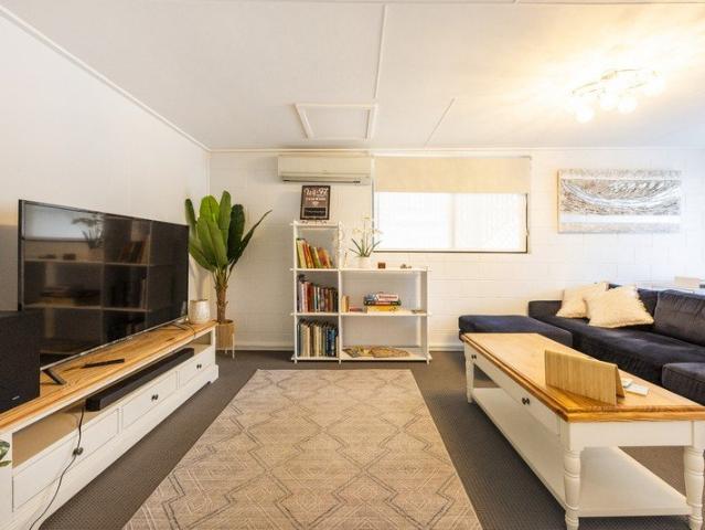 LUXURY GROUND FLOOR APARTMENT