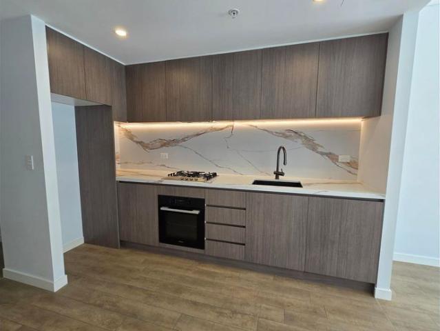 Luxury Ground Floor Apartment in Convenient Location