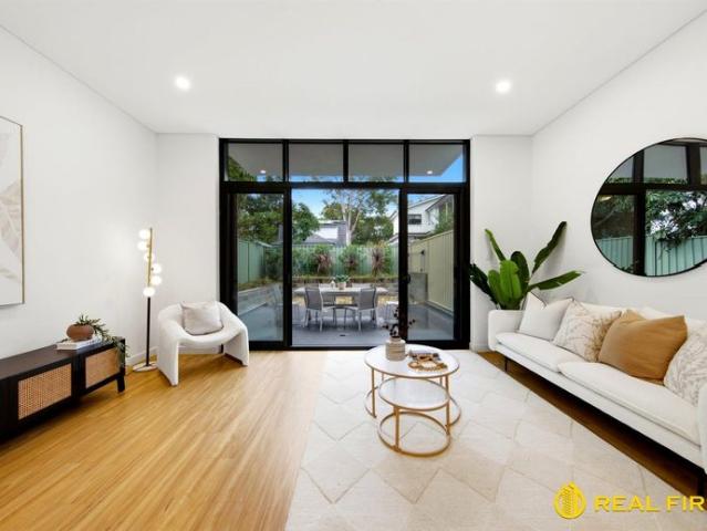 Luxury Double Brick 3 Bedroom Townhouse for Lease