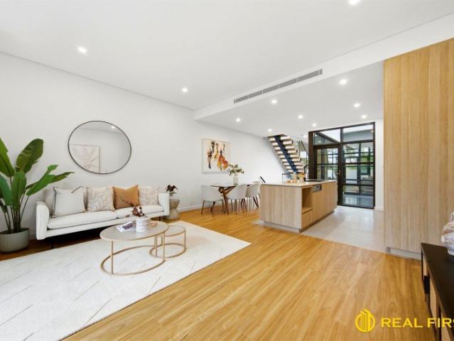 Luxury Double Brick 3 Bedroom Townhouse for Lease
