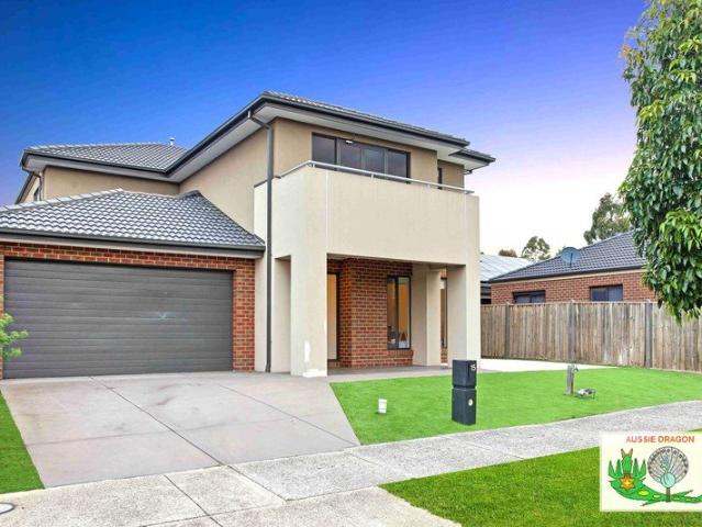 Luxury Double Storey 5 Bedrooms 3 Bathrooms Large Family Home