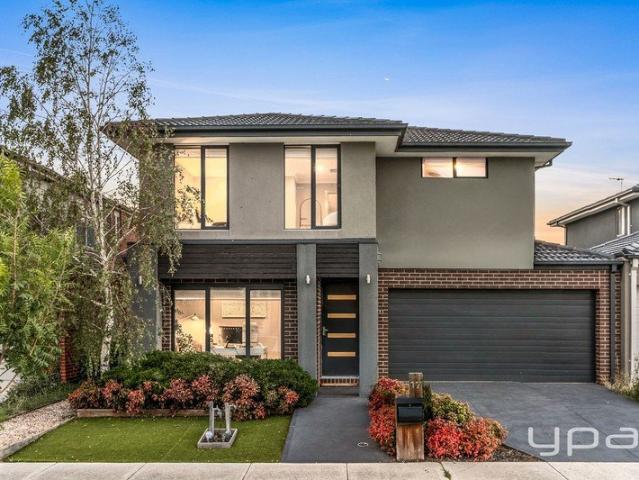 Luxury Double Storey Family Living in Prestigious Upper Point Cook !