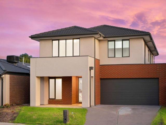 Luxury Double Storey Large 4 Bedrooms Family Home