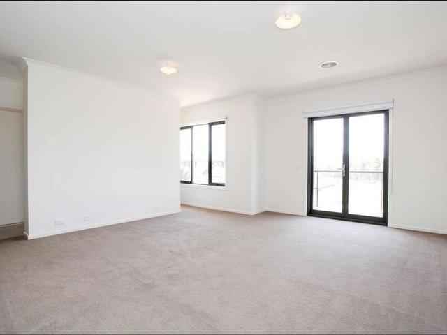 Luxury Double Storey Large House Resort Living Brand New Floor Board and Fresh Painting