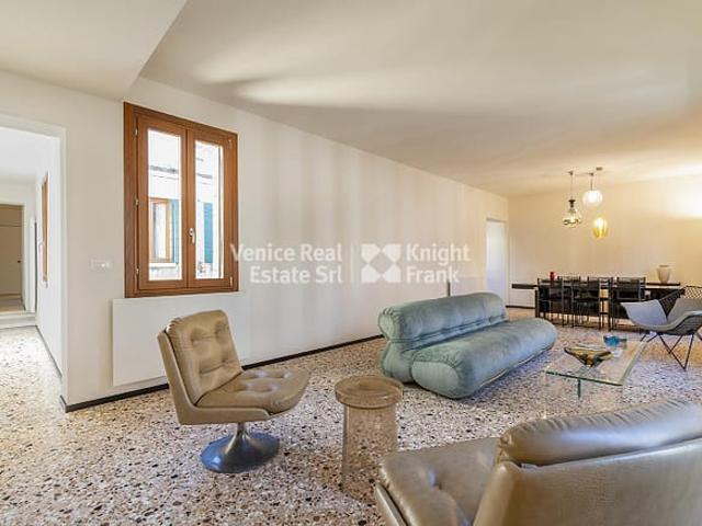Luxury design apartment for rent in Accademia