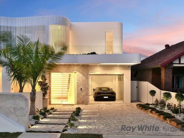 Luxury, Design & Lifestyle A Brand New Architectural Home on 348m²