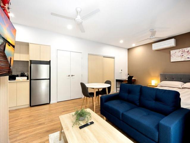 LUXURY DESIGNER EXECUTIVE LIVING Fully Furnished. Water/Internet/Electricity Included