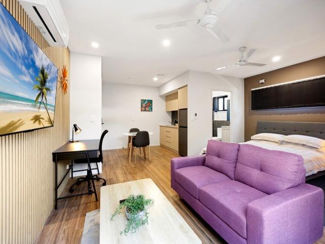 LUXURY DESIGNER EXECUTIVE LIVING Fully Furnished. Water/Internet/Electricity Included