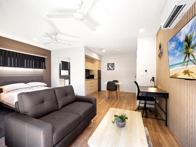 LUXURY DESIGNER EXECUTIVE LIVING Fully Furnished. Water/Internet/Electricity Included