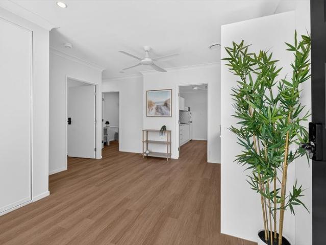LUXURY DESIGNER & SPACIOUS 1 BEDROOM STUDIO WITH EASY ACCESS TO TRANSPORT & AMENITIES