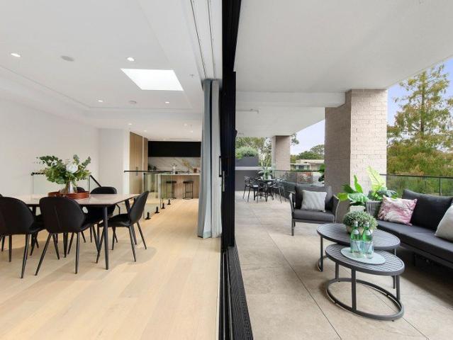 Luxury Dual Level Apartment with Rooftop Terrace & Lift Access to Both Levels
