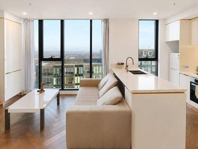 Luxury Dual Level Loft with 2 Kitchens, 2 Laundries & 4 Toilets in the Heart of Box Hill