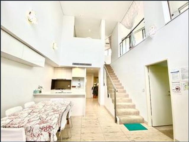 Luxury Dual Level Penthouse with Breathtaking Ocean Views in Prime Location