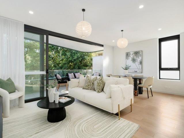 Luxury Dual Level Residence in Prestigious Village Setting