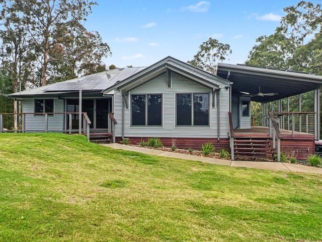 Luxury Dual Living Retreat with Spectacular Cooroora Mountain Views