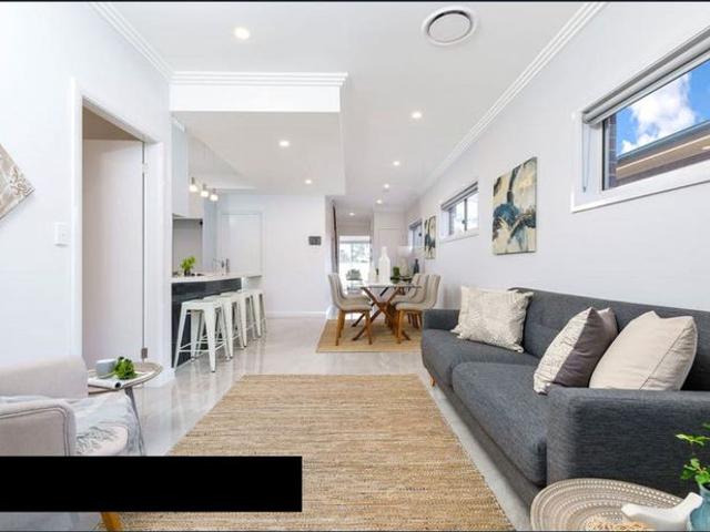 Luxury duplex for RENT with 4 bedroom/3 bathroom/2 parking