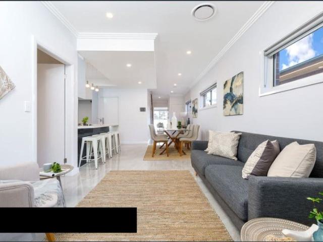 Luxury duplex for SALE with 4 bedroom/3 bathroom/2 parking