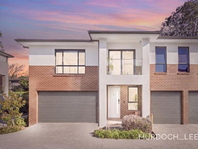Luxury Duplex Style Townhouse | Walks to Castle Tower and Metro