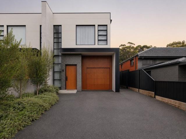 Luxury Duplex With Designer Finishes, Offering Exceptional Entertaining