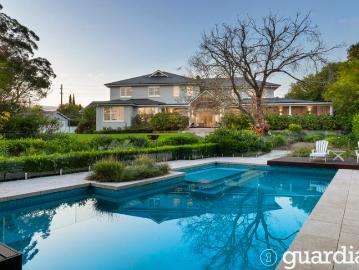 Luxury entertainer walk to shops and school