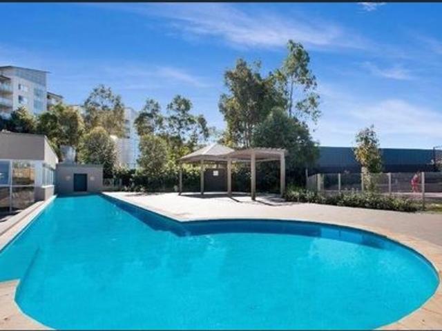 Luxury Entertainer with Peaceful Garden Views