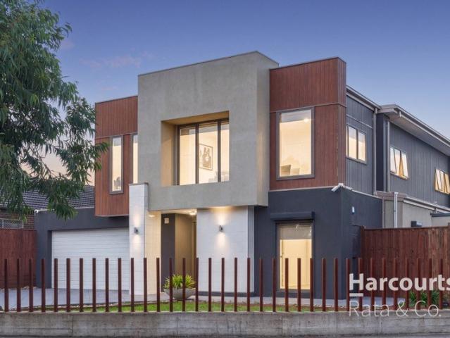 Luxury Entertainer with Pool, Space & Premium Inclusions