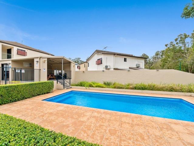 Luxury End Position Townhome | Stretton College Catchment