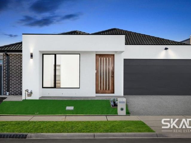 LUXURY, ELEGANCE, LOCATION!