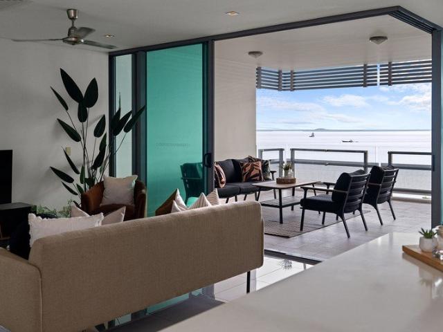 Luxury Esplanade Apartment