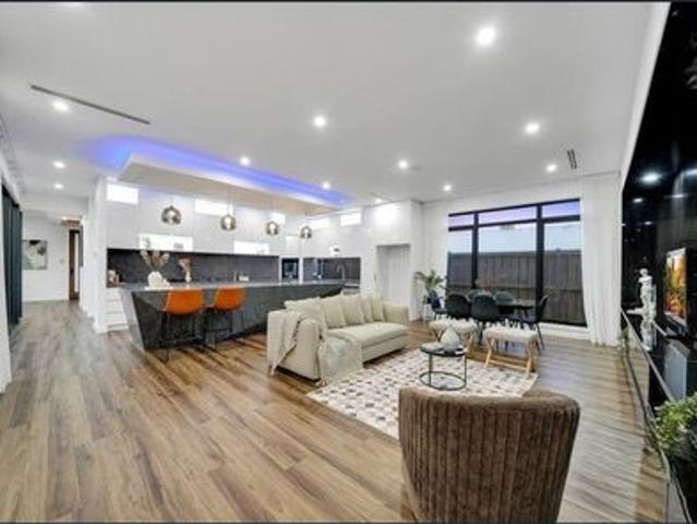 Luxury Ex Display Home for Lease in the Prestigious Windermere Estate