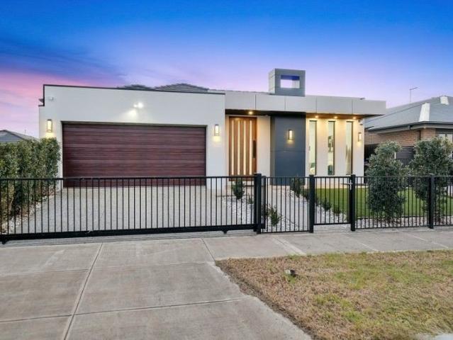 Luxury Ex Display Home for Lease in the Prestigious Windermere Estate