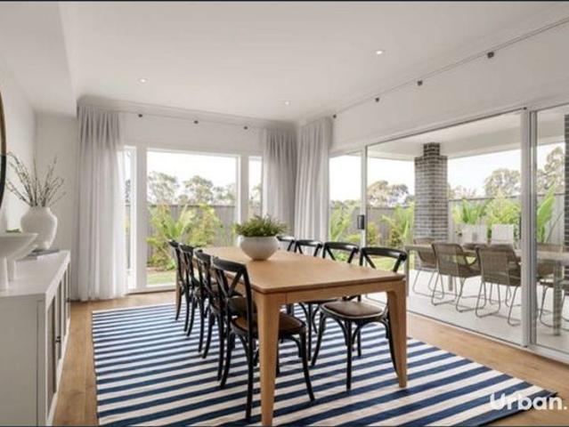 Luxury Ex Display Home – Four Bedrooms for Lease in Lochinvar!