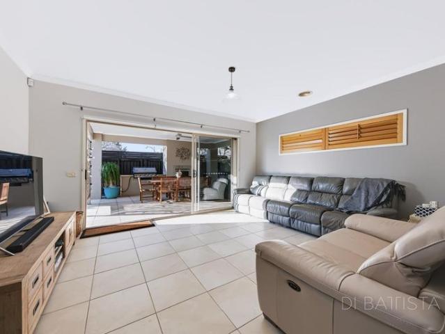 Luxury Ex Display Home in a Prime Craigieburn Location $700 Per Week