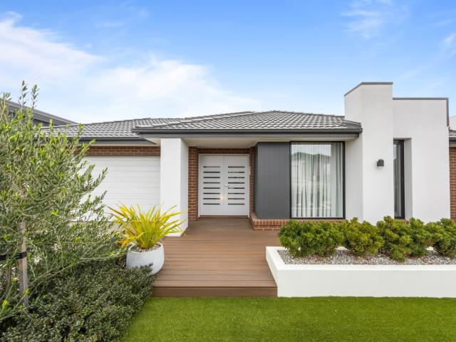 Luxury Ex Display Living in the Heart of Lucas