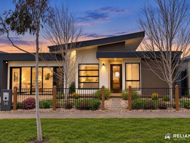Luxury Ex Display Living with Exceptional Entertaining & Home Business Potential!