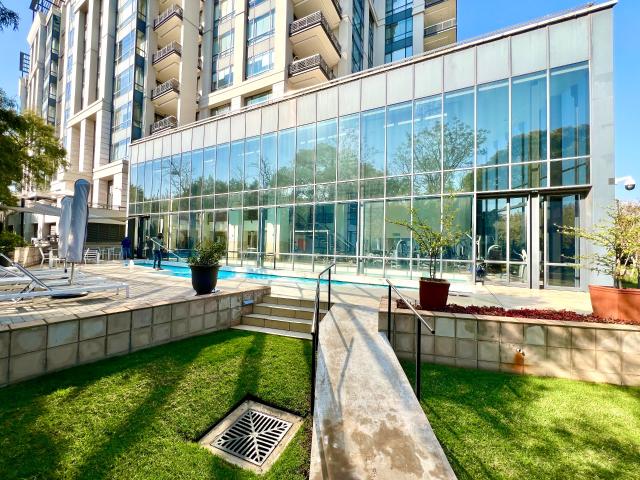 LUXURY EXECUTIVE LIVING ON THE EDGE OF SANDTON CBD
