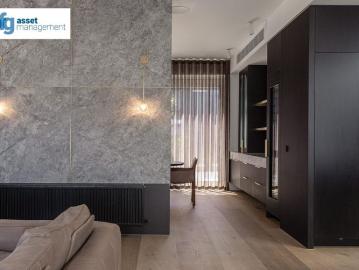 Luxury Executive Residence with Private Tennis Court, Pool & Sauna – 20 Minutes to Melbourne CBD