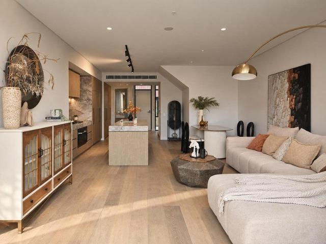 Luxury Four Bedroom Family Townhouse in the Heart of Roseville