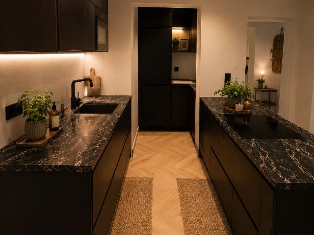 Luxury for 4 people, fully air conditioned, smartHome, keyless access, balcony in the old town