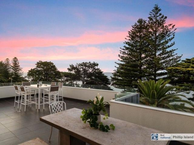LUXURY FORESHORE PENTHOUSE IN THE HEART OF COWES
