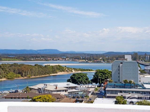 Luxury Forster Penthouse in Unbeatable Location & Sweeping Lake Views